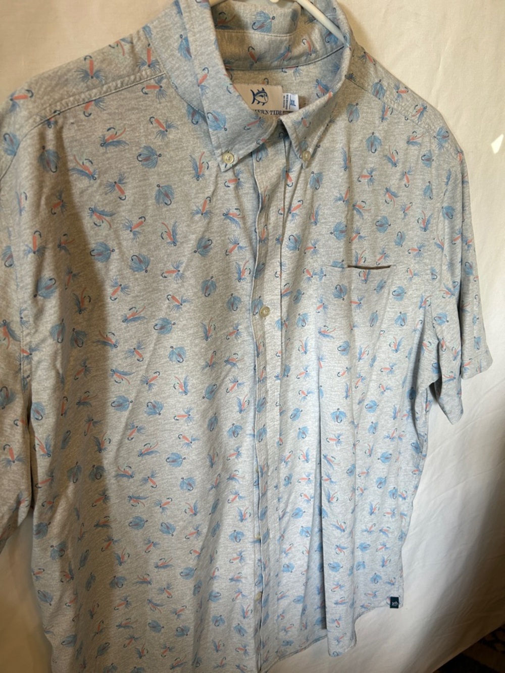 Southern Tide Heather Gray Short-Sleeve Button-Down with Blue & Coral Motif